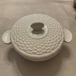 Shell Baker Nantucket Basketweave White Bone China Lidded Handles Vegetable Dish